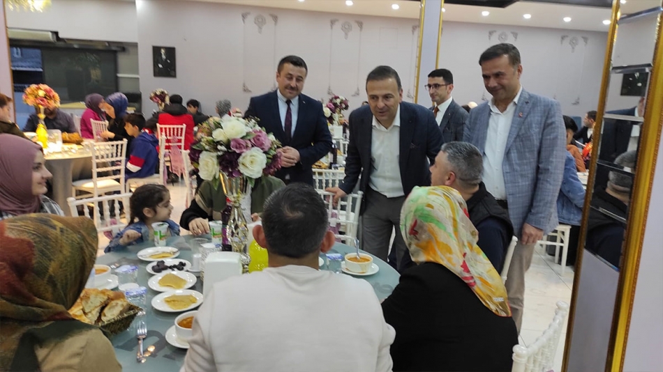 2023/04/1681589431_depremzedelere_iftar140323_02c.jpg