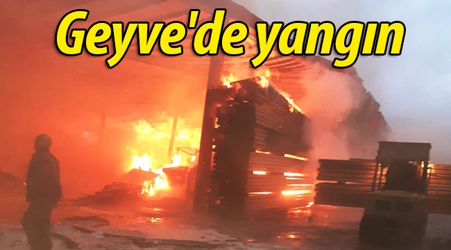 Geyve'de kereste atölyesinde yangın