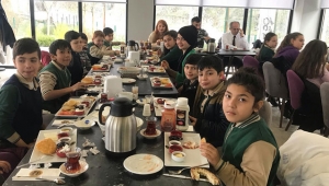 Karne öncesi öğrencilere moral kahvaltısı