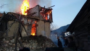 Metruk bina cayır cayır yandı! 