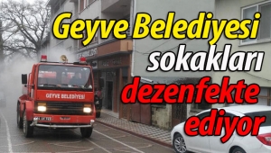 Geyve Belediyesi sokakları dezenfekte ediyor