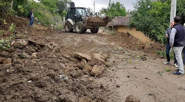 Karacaören'de köy içi yolları genişletildi