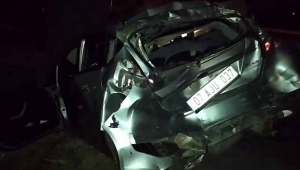 Pamukova'da süt tankeri otomobile çarptı 3 yaralı
