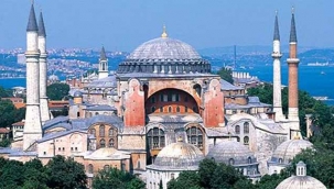 Ayasofya'nın müze statüsü kaldırıldı. İbadet yolu açıldı