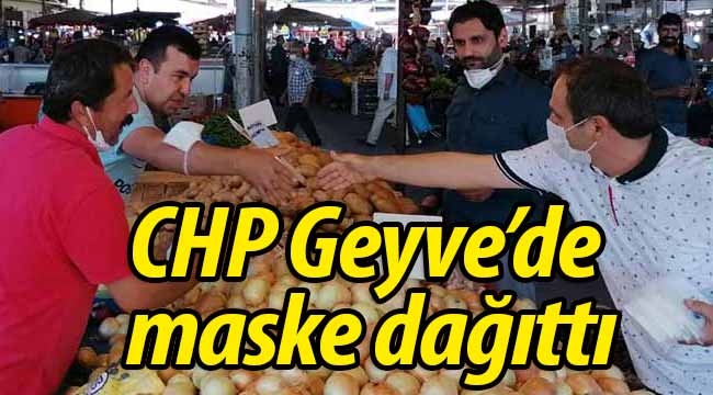 CHP Geyve'de maske dağıttı