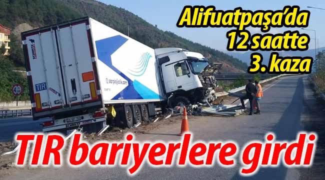 Alifuatpaşa'da TIR bariyerlere girdi