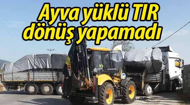 Ayva yüklü TIR dönüş yapamadı