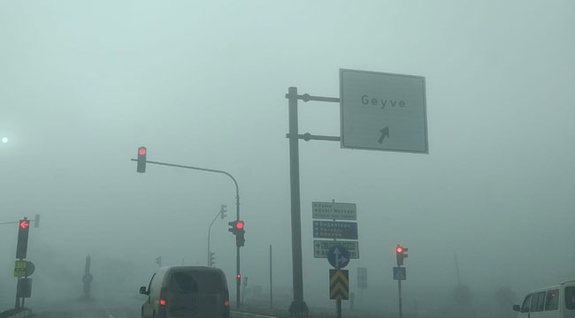 Geyve yoğun sis ile uyandı