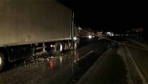Geyve'de kopan enerji hattı TIR'ın üzerine düştü