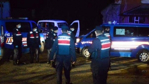 Şaka gibi! Hayvan koruma derneğinde horoz dövüşü