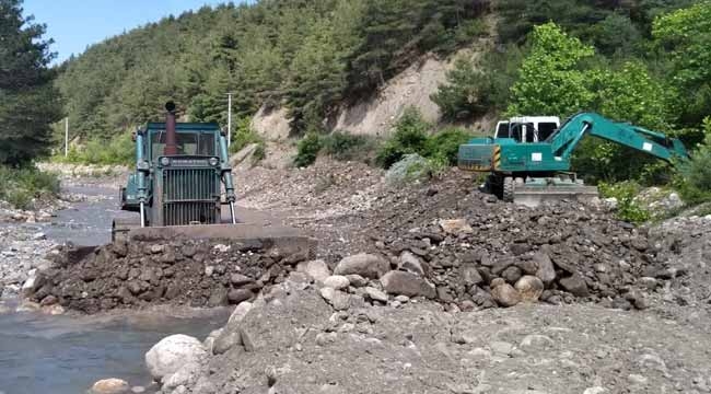 Geyve Burhaniye'de sulama kanalları onarıldı