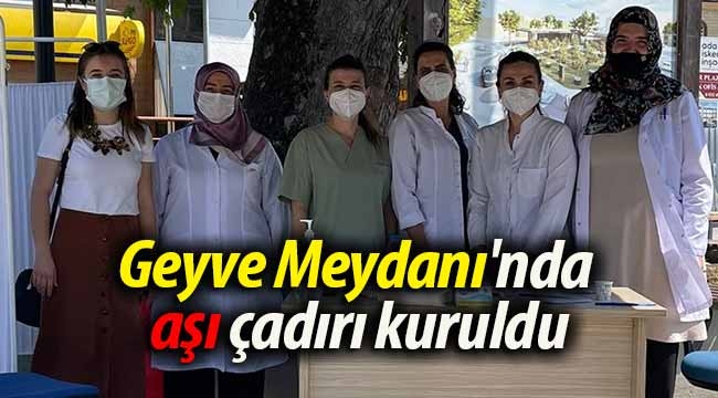 Geyve Meydanı'nda Covid-19 aşı çadırı kuruldu