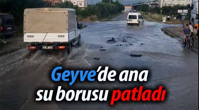 Geyve'de ana su borusu patladı