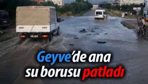 Geyve'de ana su borusu patladı