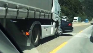 Geyve Boğazı'nda maddi hasarlı kaza