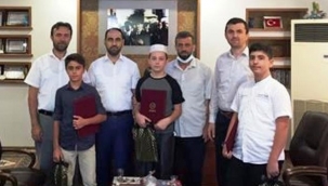 Geyve'de genç hafızlar belgelerini aldı