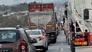 Adliye'de kaza! Geyve-Adapazarı yolunda kuyruk