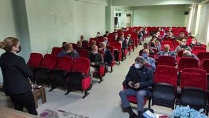 Geyve'de muhtarlar göçmenler hakkında bilgilendirildi