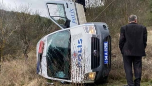 Geyve-Taraklı eski yolunda polis aracı takla attı