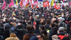 Fransa'da halk enflasyon nedeniyle sokağa indi