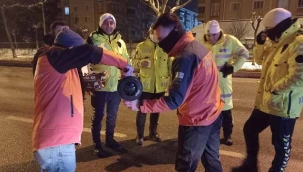 Geyve'de soğuk gecede sıcak ikram