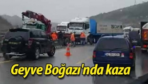 Geyve Boğazı'nda maddi hasarlı kaza