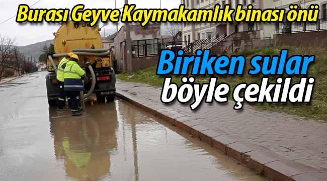 SASKİ ekipleri biriken suları böyle çekti