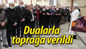 Dualarla toprağa verildi