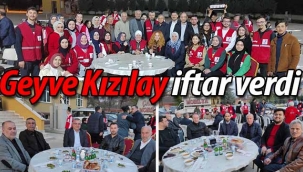 Geyve Kızılay iftar verdi