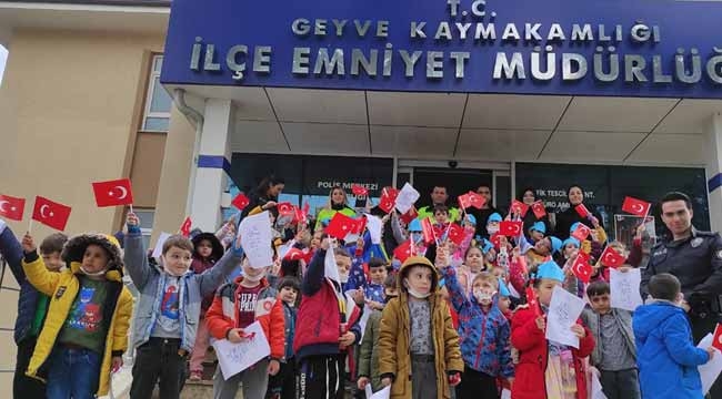 Geyveli minikler Polis Haftası'nı kutladı