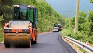 Geyve'de asfaltlama devam ediyor