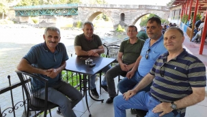 Alifuatpaşa'da çay keyfi