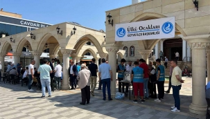 Geyve Ülkü Ocakları'ndan 30 Ağustos Zafer Bayramı'nda aşure ikramı