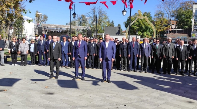 Geyve'de çelenk sunma töreni yapıldı