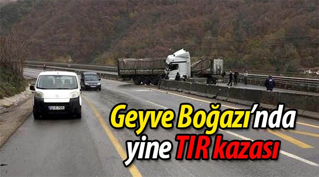 Geyve Devebağırtan'da TIR karşı şeride geçti! 