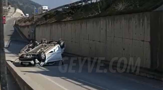 Geyve Alifuatpaşa'da otomobil takla attı