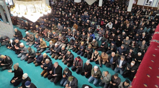 Geyve'de depremzedelere dua edildi