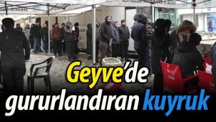 Geyve'de gururlandıran kuyruk