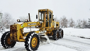 Kar kalınlığı 20 cm'yi geçti! Yollarda yoğun çalışma