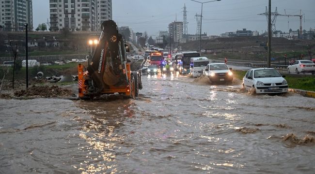 Deprem bölgesini sel vurdu 11 ÖLÜ, 3 KAYIP