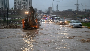 Deprem bölgesini sel vurdu 11 ÖLÜ, 3 KAYIP