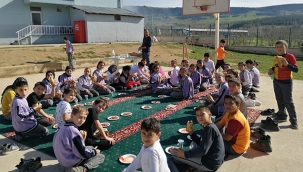 Okulun bahçesinde piknik yaptılar