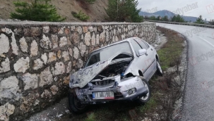 Otomobil su kanalına uçtu: 1 yaralı