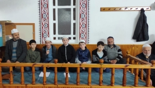 Geyve'de Minik hafızlar müezzinlik yaptı