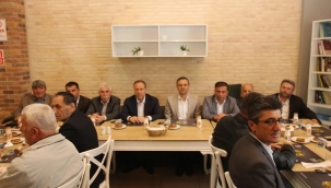 Muhtarlardan Kaya onuruna yemek