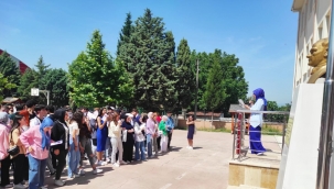 Elvan Bey Anadolu Lisesi'nde karne sevinci