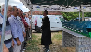 Annesinin cenaze namazını kıldırdı