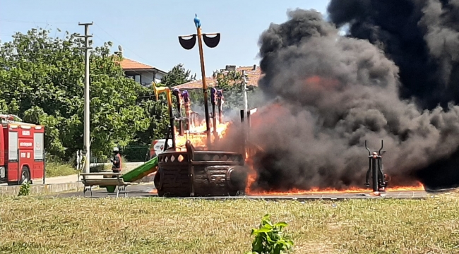 Geyve'de çocuk parkında korkutan yangın