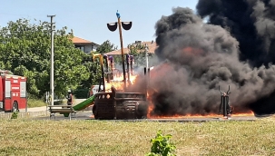 Geyve'de çocuk parkında korkutan yangın