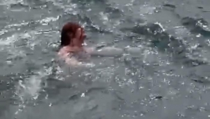 Kadıköy-Eminönü vapurundan düştü! Boğazda korku dolu anlar